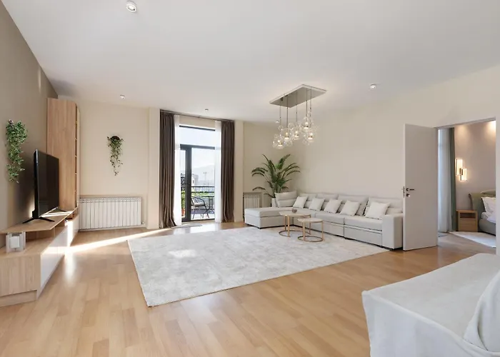 Bagebi Views - Spacious Apartment With City Views