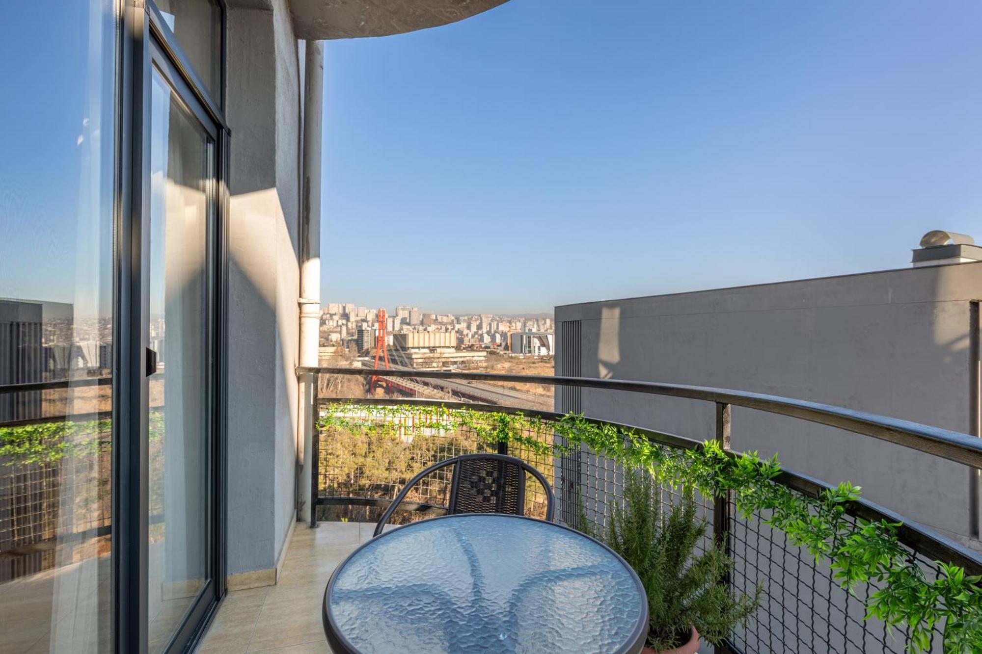 Bagebi Views - Spacious With Views Tbilisi